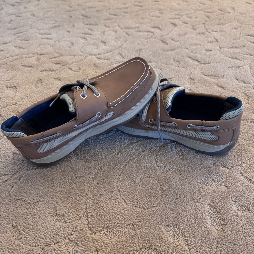 Boys Sperry Boat Shoes, size 4, brand new, never worn!